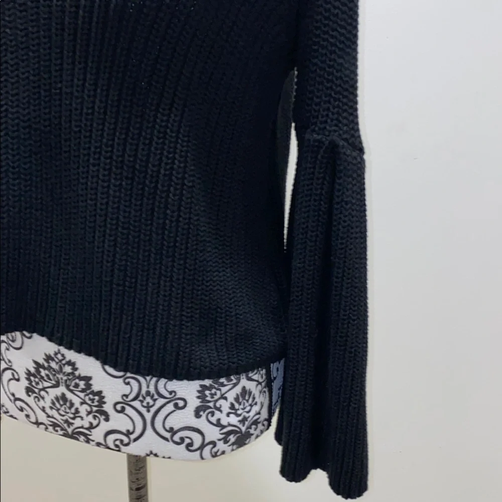 Free People Chunky Black V-Neck Cable Knit Sweater Size XS Oversized $128